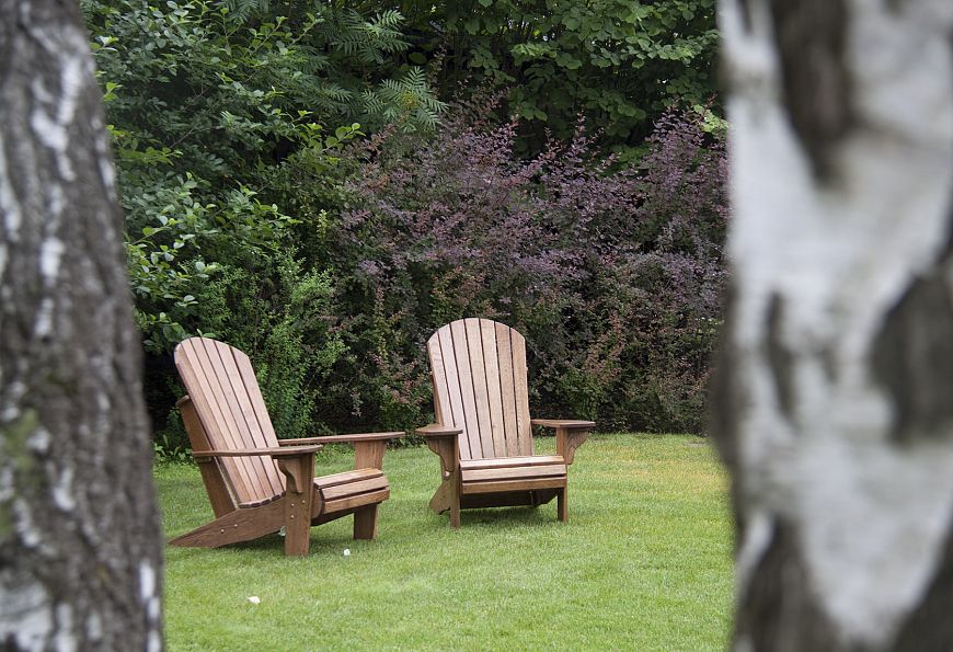 Садовое кресло Адирондак, производства мастерской садовой мебели Handcrafted Adirondack Furniture