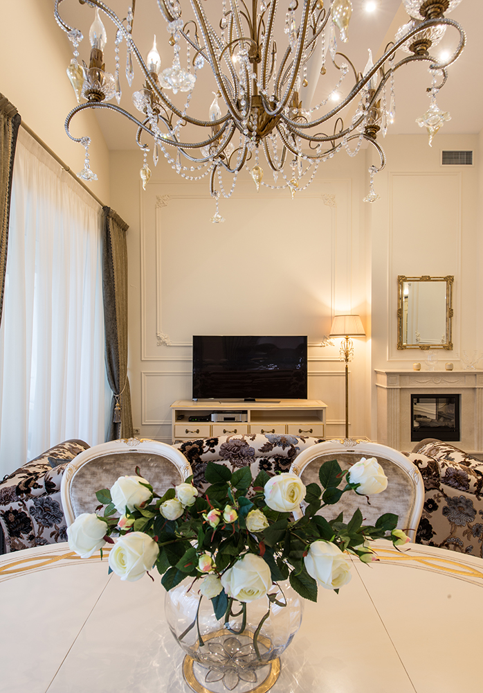 Фото интерьера, Столовая площадью 48 кв.м. в стиле Классическая. Проект Столовая-гостиная - Дом в классическом стиле, Автор проекта: Дизайнеры Надежда Жиленкова