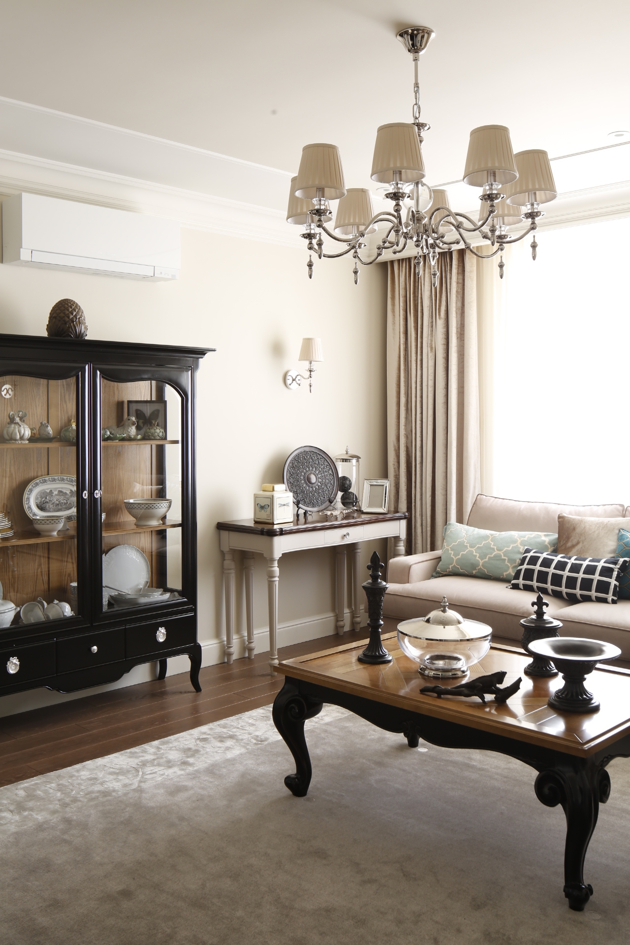 Фото интерьера, Гостиная площадью 21 кв.м. в стиле Классическая. Проект 3 - Квартира в Москве 100м2, Автор проекта: Дизайнеры Николай Цупиков