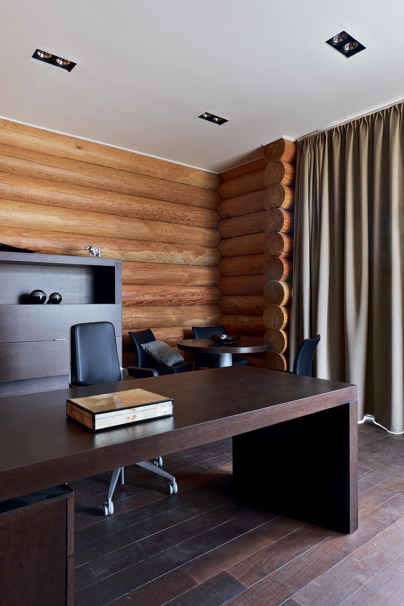 Фото в интерьере, Стол письменный, 10.07.2013/286938 - Locomotion-1, Автор проекта: Архитекторы Роман Леонидов