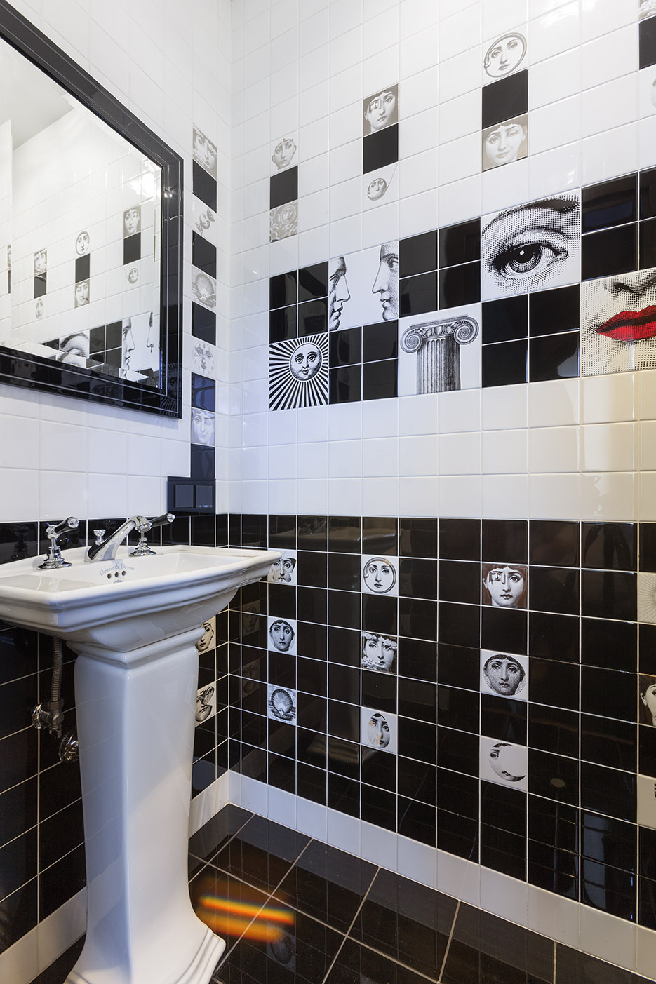 Фото интерьера, Санузел бильярдной площадью 3 кв.м. в стиле Классическая. Проект 15.01.2015/392918 - Domquot;№ 12-2014,Современный дом № 2-2015, Домquot; № 4-2015, Красивые дома №1-2017, Автор проекта: Дизайнеры Мария Абрамова