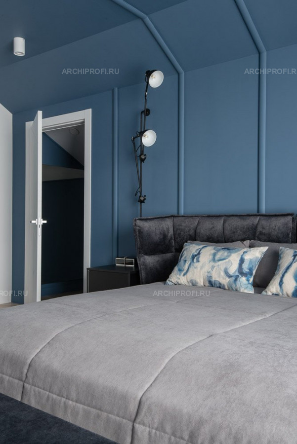 Спальня с синей акварелью. фото 5