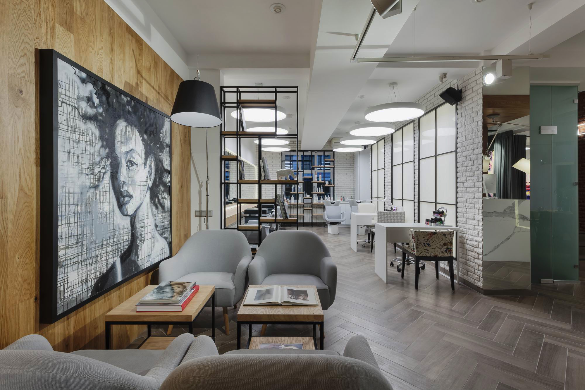 Фото интерьера, зона отдыха площадью 12 кв.м. Проект Вид на зону отдыха - Салон красоты Времена года, Автор проекта: Дизайнеры Александр Воронов