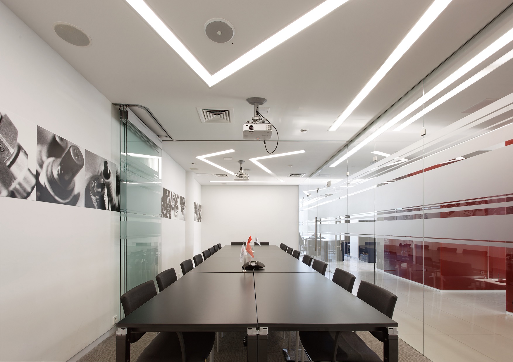 Фото интерьера, офис в стиле Минимализм. Проект 19.03.2014/328765 - Офис компании NGK, Автор проекта: Архитекторы Лариса Талис