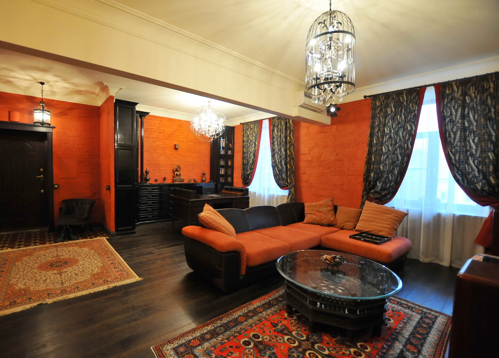 Фото интерьера, гостиная площадью 26 кв.м. в стиле Историческая эклектика. Проект 25.11.2014/384336 - East meets West, Автор проекта: Дизайнеры Екатерина Владимирова