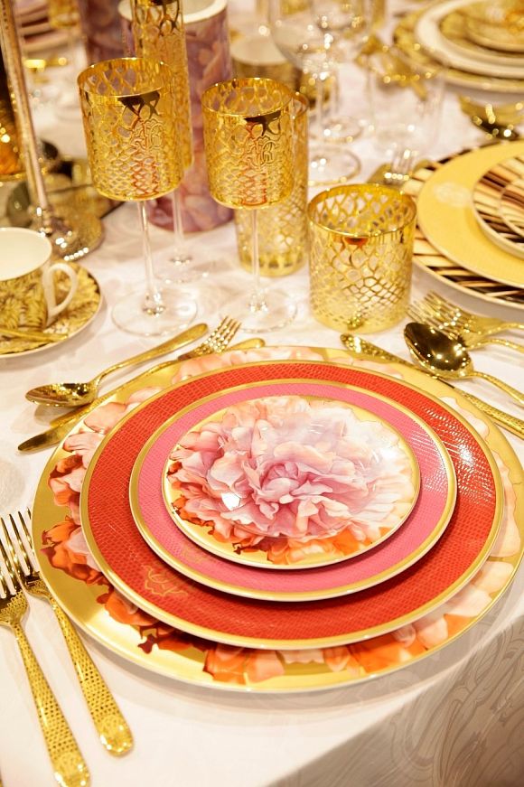 Тарелки из коллекций Lizard Sunset и Eden Pink, Roberto Cavalli Home Luxury
Tableware