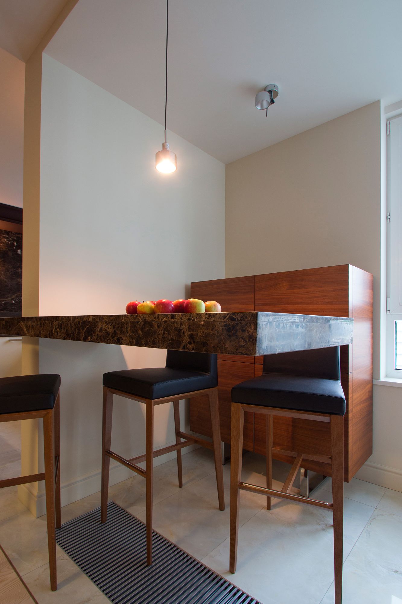 Детали интерьера, Фото, Консольный стол, 02.11.2015/472122 - Современная квартира, Автор проекта: Архитекторы Александр Иванюшин