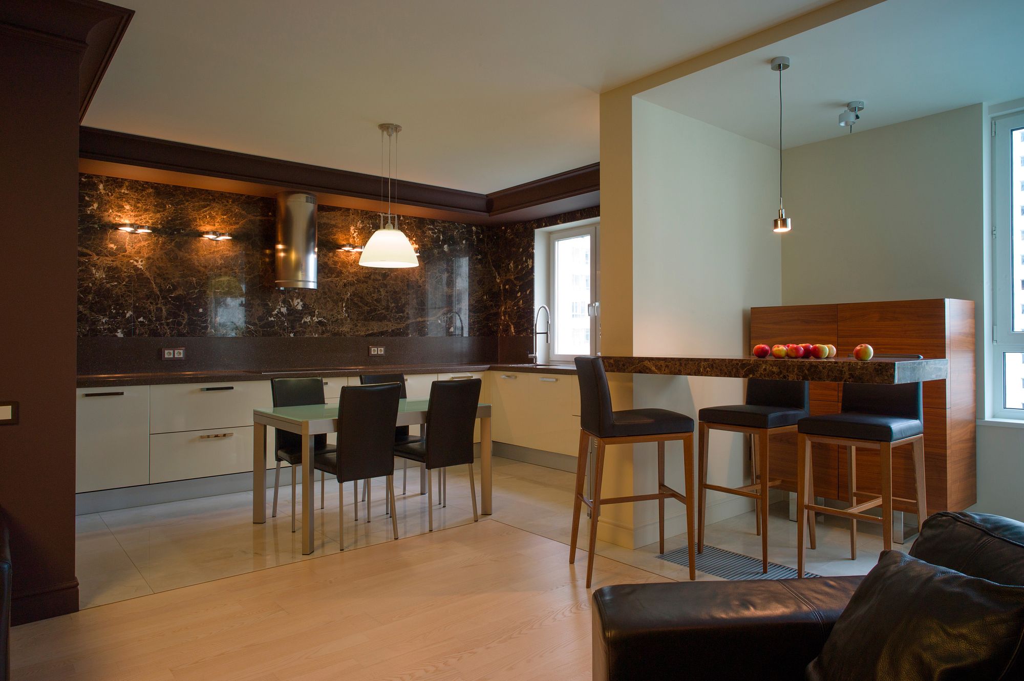 Фото интерьера, Кухня Проект 02.11.2015/472123 - Современная квартира, Автор проекта: Архитекторы Александр Иванюшин