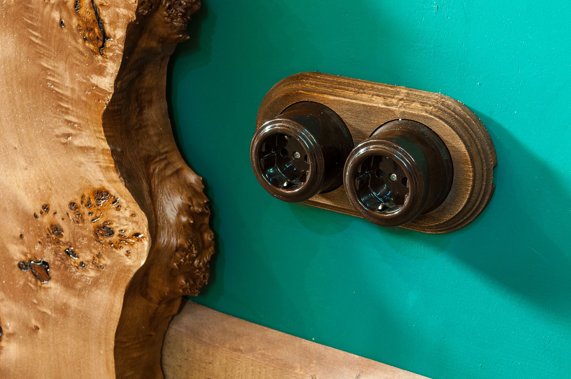 Детали интерьера, Фото, Ретророзетка 30 кв.м. в стиле Лофт/промышленный стиль, Ретророзетки и дверь из слэба - МУЗЫКАЛЬНЫЙ ПОДВАЛ, Автор проекта: Архитекторы Анна Грунёнышева