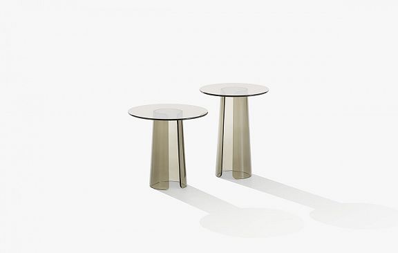 Превью новинок Миланского мебельного салона 2021: изящный кофейный столик Orbit от Poliform
