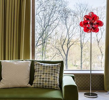 Гостиная и вид из окна